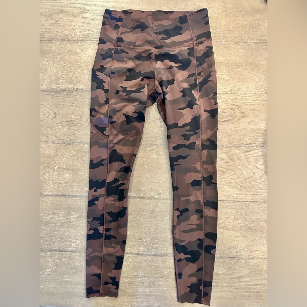 lululemon athletica Fast and Free brown/black Camo Leggings - size 10